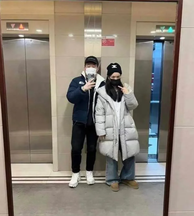 刘闻洋大方官宣与蔡文静恋情，两人背景曝光引关注