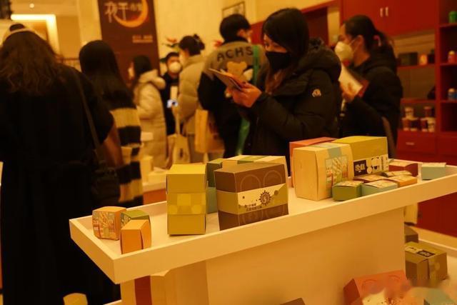 夜半歌声|“拎着行李箱,逛完商场进剧场”,《夜半歌声》首轮演出圆满收官