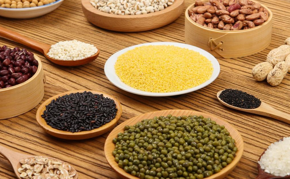 多吃白萝卜能帮助降血糖？医生提醒：不要依赖，这2样要忍住嘴