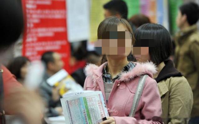 95后女卡车司机:15岁因6000元被卖,两婚两离后被奥斯卡导演选中