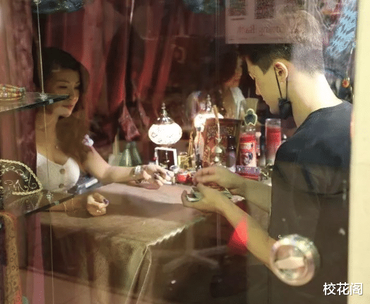 节目上假结婚,为了炒作真是毫无底线!