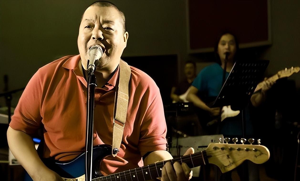 她连续四次登上春晚,却被恩师夺走初夜被迫堕胎,55岁无人敢娶