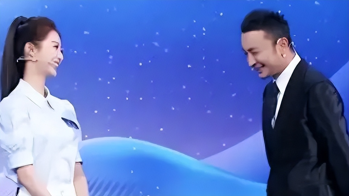 冯琳“全新身份”亮相央视,以断层第一晋升,昔日室友变“对手”