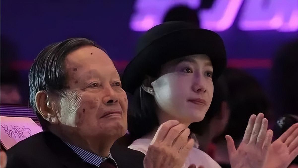 杨振宁刚出院，翁帆却想离婚？结婚19年18亿财产真相让人心寒！