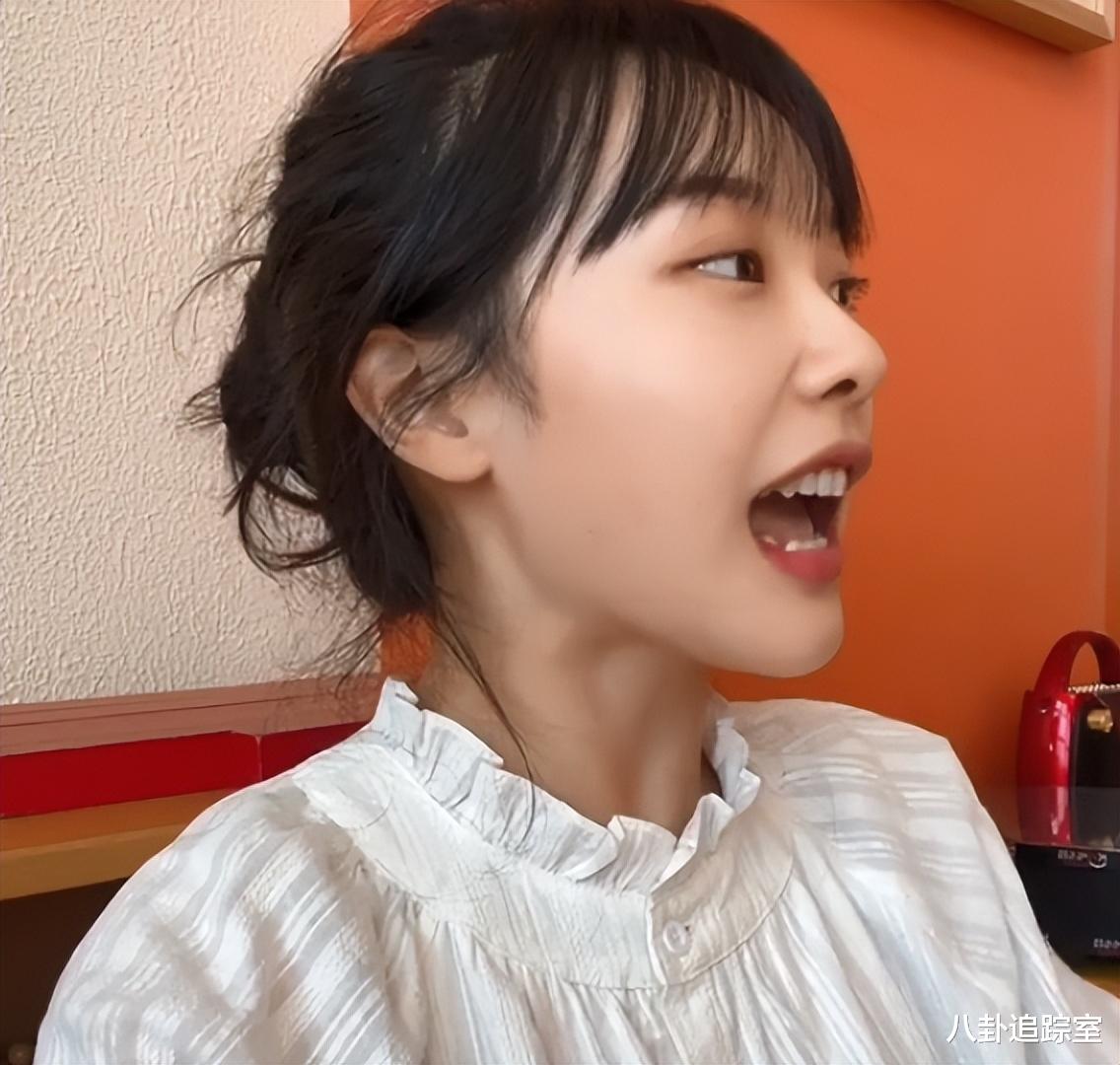 整容|“挖呀挖”黄老师回应争议:没整容没辞职没入百万,间接承认40岁