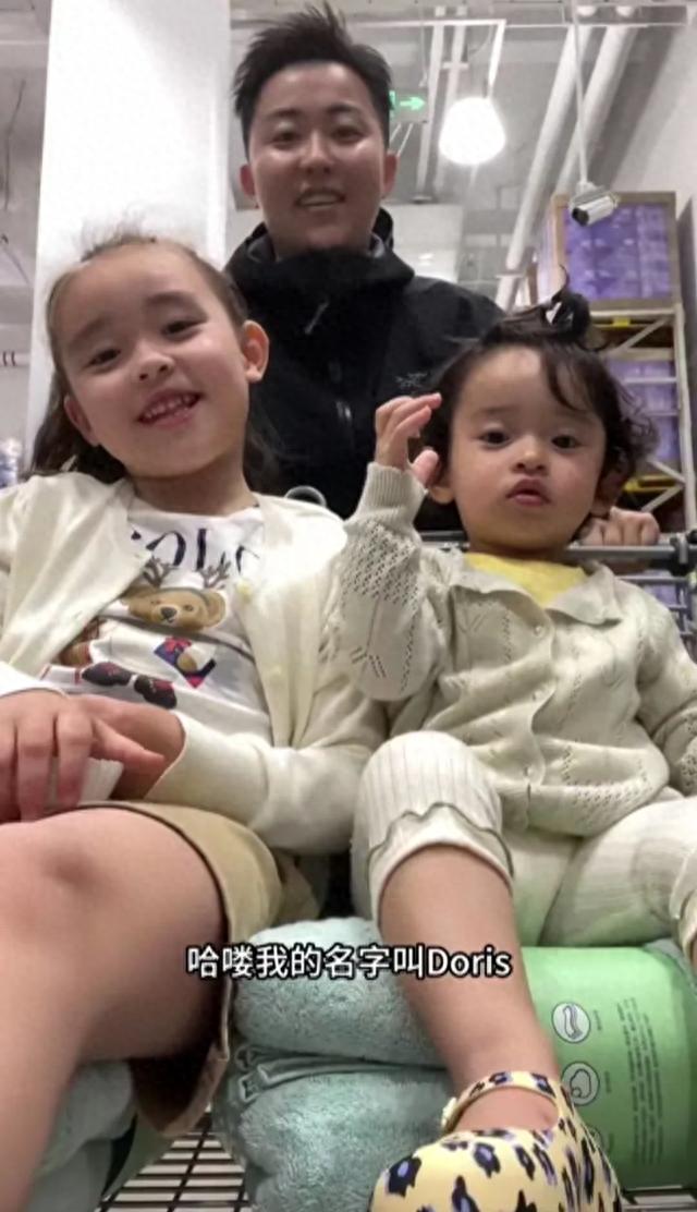 叶海洋被曝花20万让混血女儿迪奥走秀,网友说孩子没爸感觉不正常