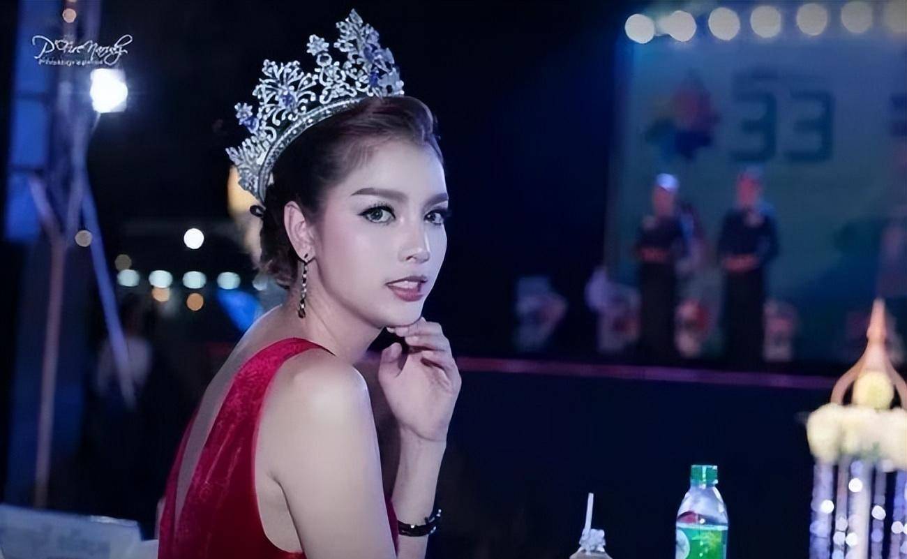 她是泰版baby,有着“人妖皇后”的美誉,被内地富豪顶压力娶回家
