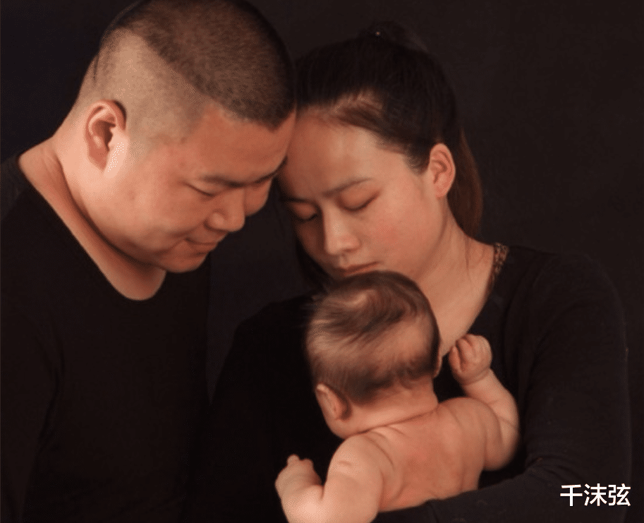 岳云鹏|岳云鹏私生子风波后露面，两鬓斑白疑似秃顶，身形消瘦腿细如筷子