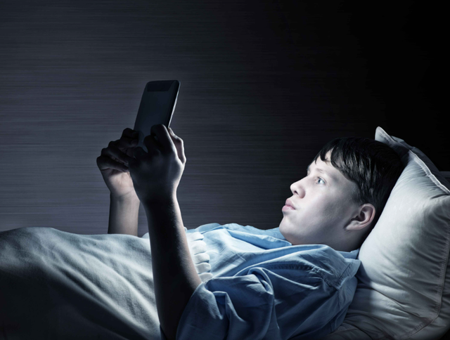 为什么我们会越睡越晚?褪黑素是智商税吗?一次讲清楚睡眠的真相