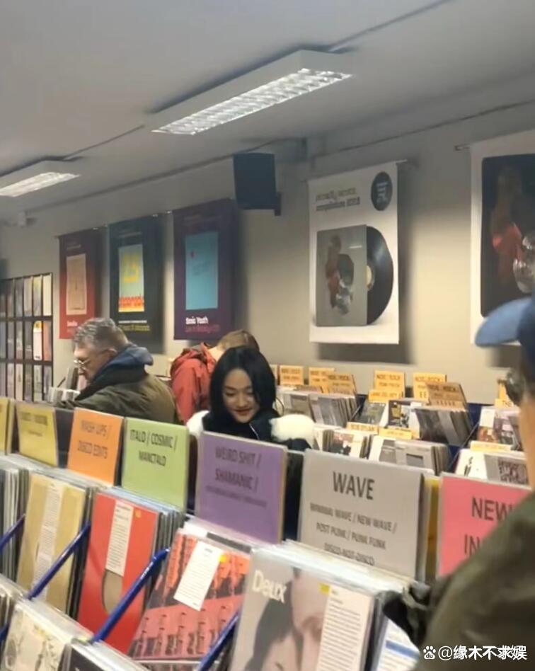 周迅曼城被偶遇！被赞打败99%留学生，助理拒绝合影被批架子大！