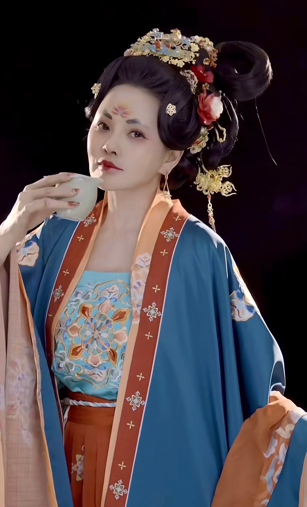 同样是唐妆,把谭松韵杨紫和伊能静放一起看,女星审美差距就出来了