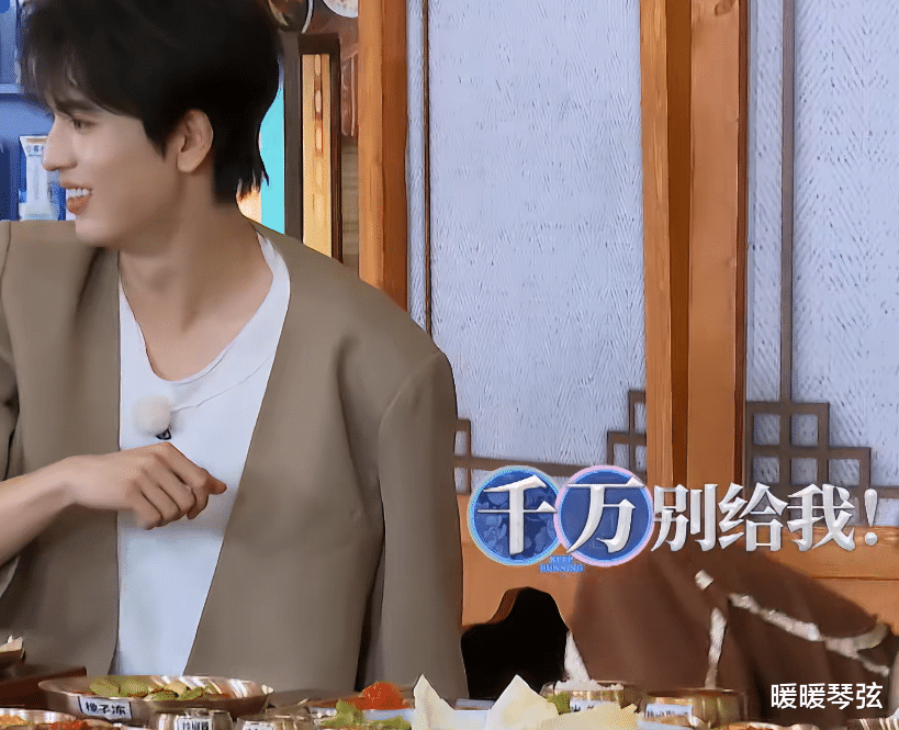 白鹿|看完《跑男》鉴定完毕，白鹿和张凌赫不是真情侣