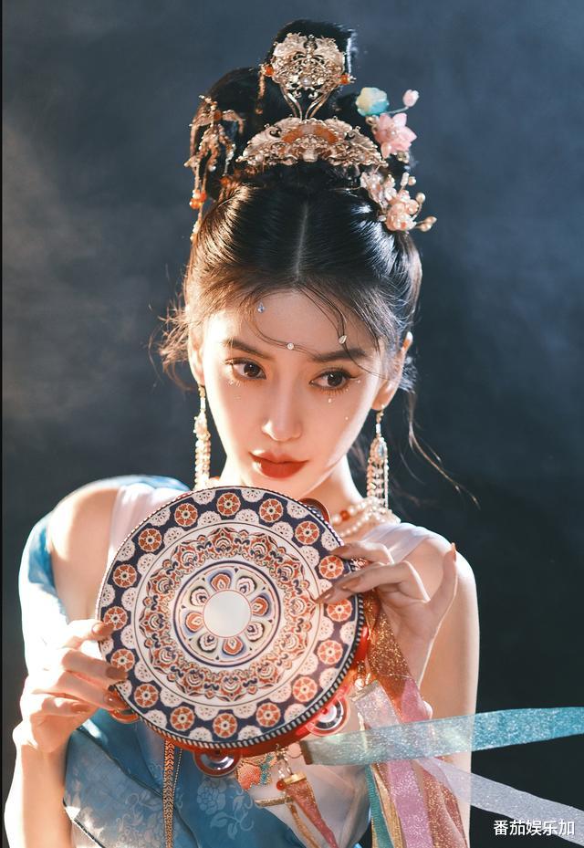 Angelababy社交账号全解封，张嘉倪无限期封禁，知情人透露原因