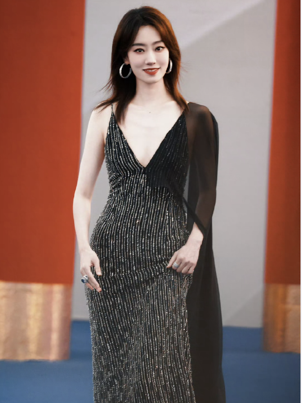 金鸡红毯:吴京刘德华有排面,金晨美翻了,57岁刘嘉玲像35岁