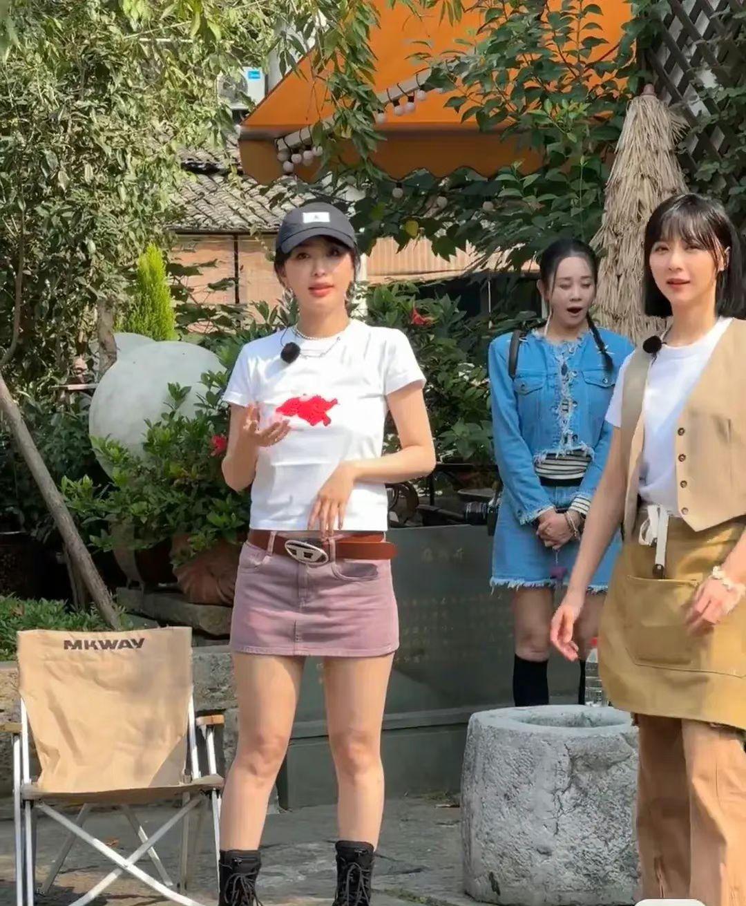 偶遇李菲儿海陆录节目，生图曝光引争议，李菲儿大腿粗壮胖20斤