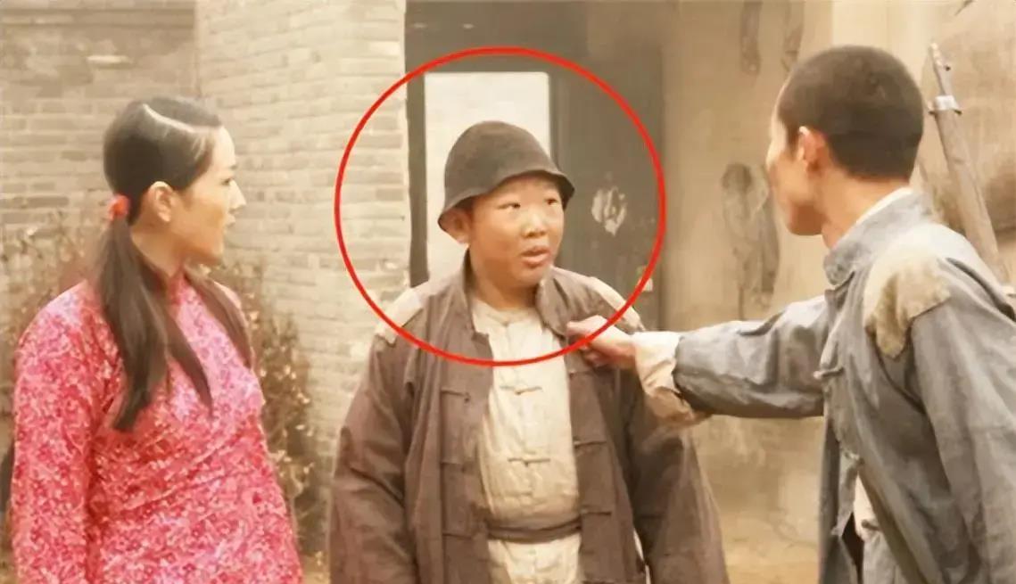 侯祥:9岁停止发育,出道18年只能演小孩,和妻子同框被嘲像是母子