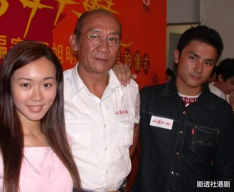 罕晒近况!前港姐一对子女因同框而被关注,同母异父外貌区别大