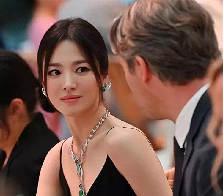 顶流女星宋慧乔:被财阀控制负面新闻缠身,其实韩国不止她一人。