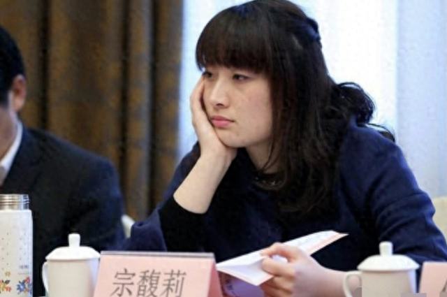 69岁的王健林，憔悴劳累暴瘦成竹竿：王思聪若是当年娶了她就好了