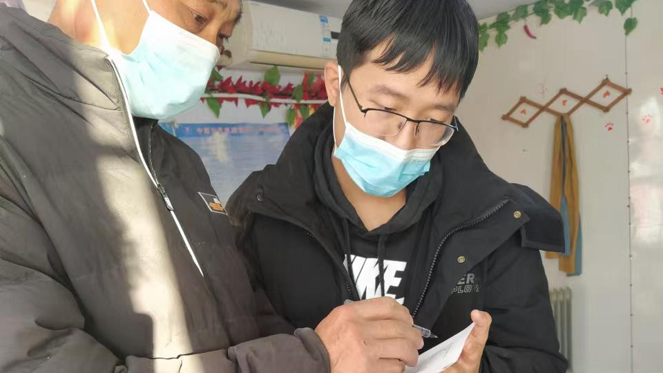 写民俗春联，绘时代风采