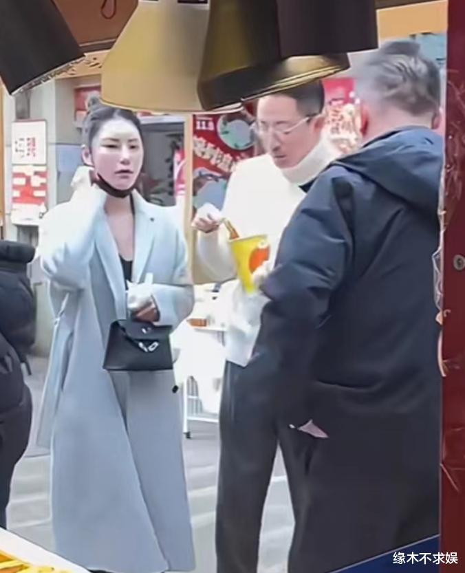 被汪小菲羞辱后,47岁大S复出拍广告,颜值不输汪小菲新女友!