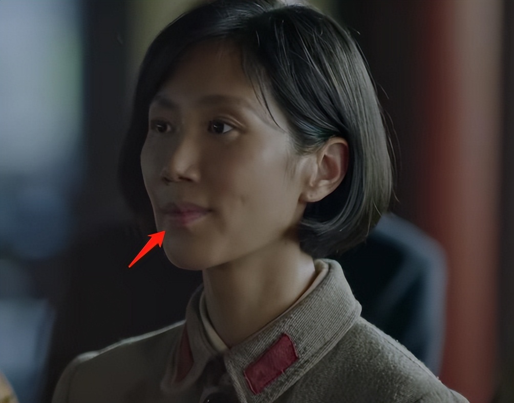 当“硅胶脸”混进军旅剧,撞上天然脸演员,简直是降维打击