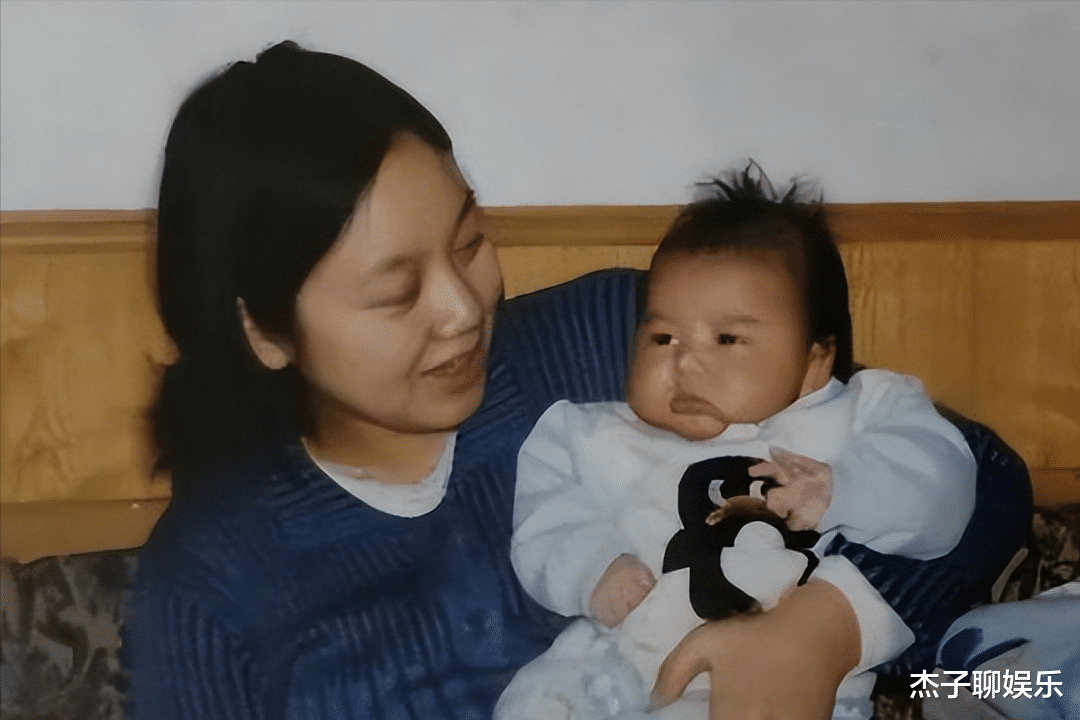 闫妮|著名演员闫妮：离婚那天和女儿抱头痛哭，如今女儿是她的骄傲