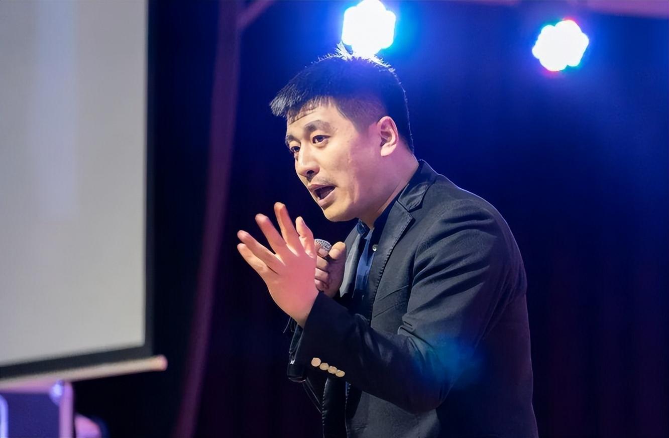 这个夏天我们要感谢张雪峰,新闻和强基计划遇冷,烟草招聘也改了