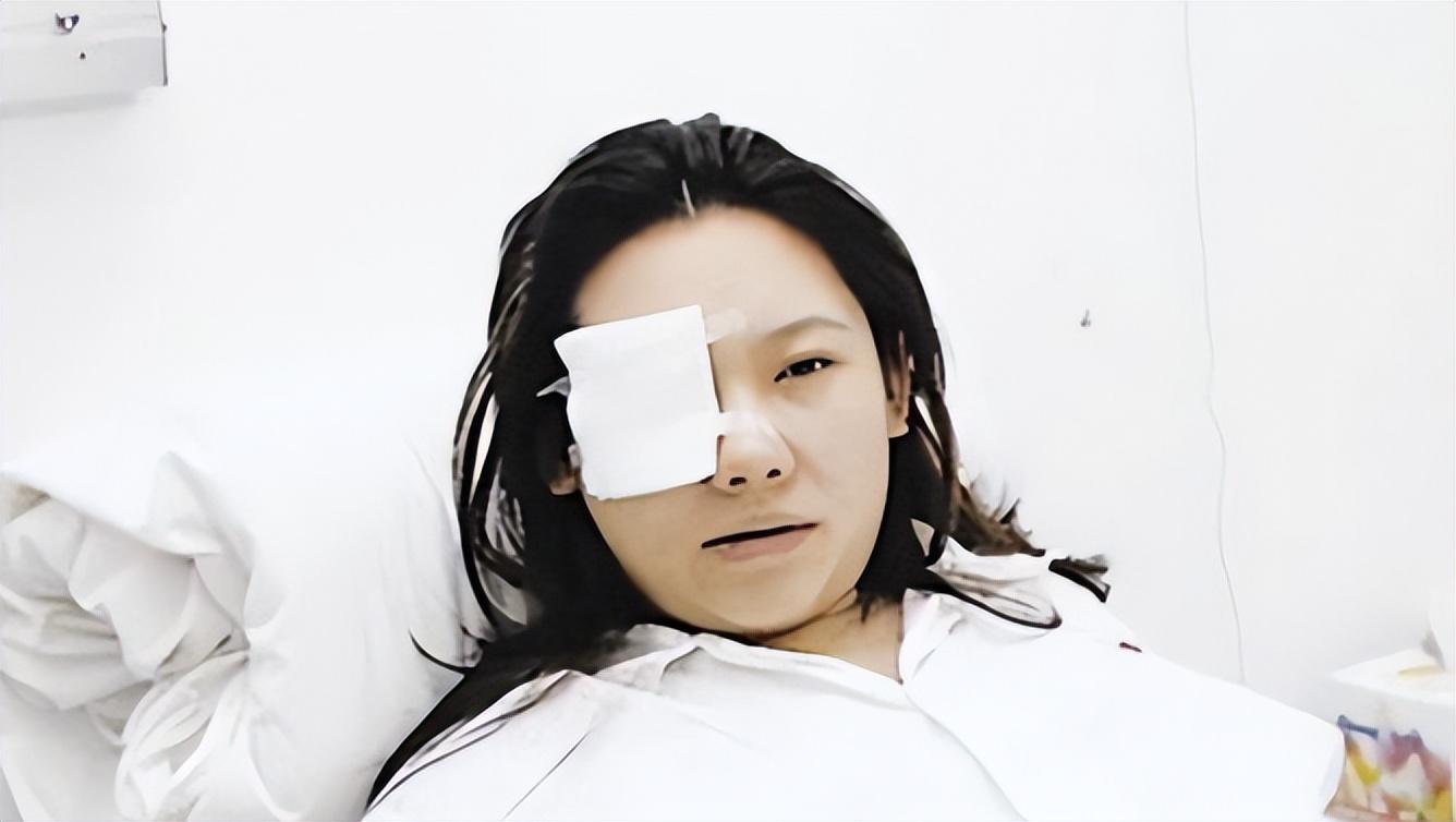 德不配位的赵薇，再看如今的处境，47岁的她后悔了吗？