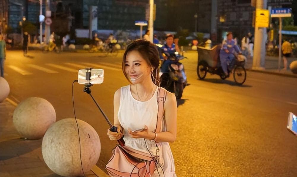 千万粉丝的冯提莫曝患癌症晚期,消失半年多次想轻生,引发网友争议