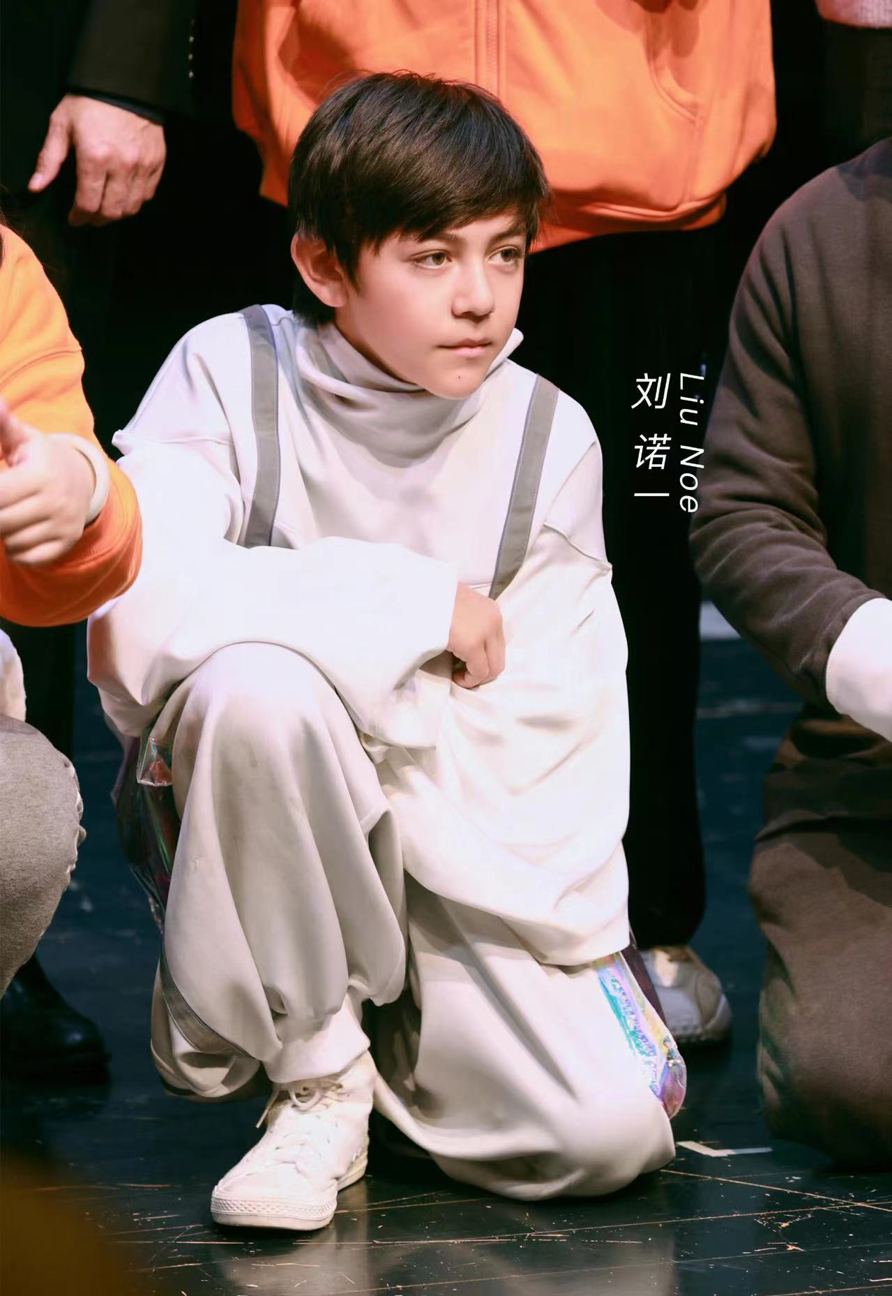 霓娜|刘烨儿女颜值惊人！诺一五官硬朗似忧郁王子，霓娜身高猛长神似爸