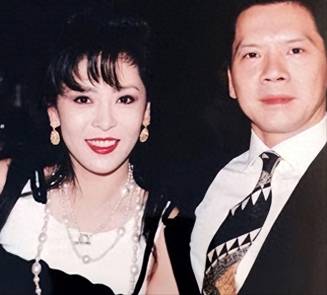 “丑基因”太强大了,娶个神仙老婆也不管用,孩子照样凸嘴小眼睛