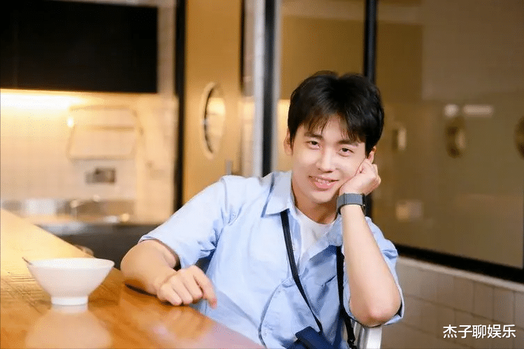 素素|央视这次挖到宝了!郭麒麟金晨破圈互动,实习菜鸟逆风翻盘