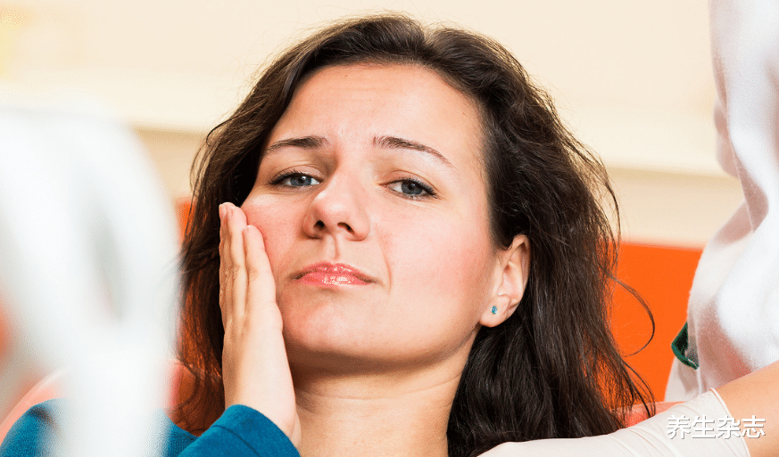 牙周炎：中老年人的常见困扰，日常一个方法简单化解！
