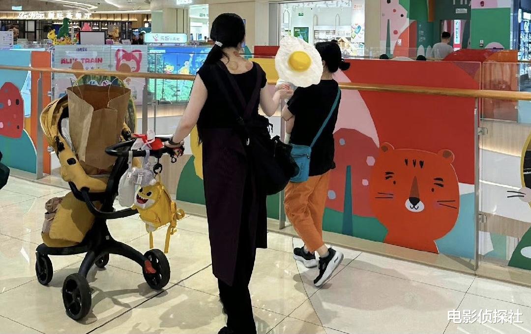郭碧婷|郭碧婷带娃逛街被偶遇，打扮朴素接地气，身材臃肿背部火罐印抢镜