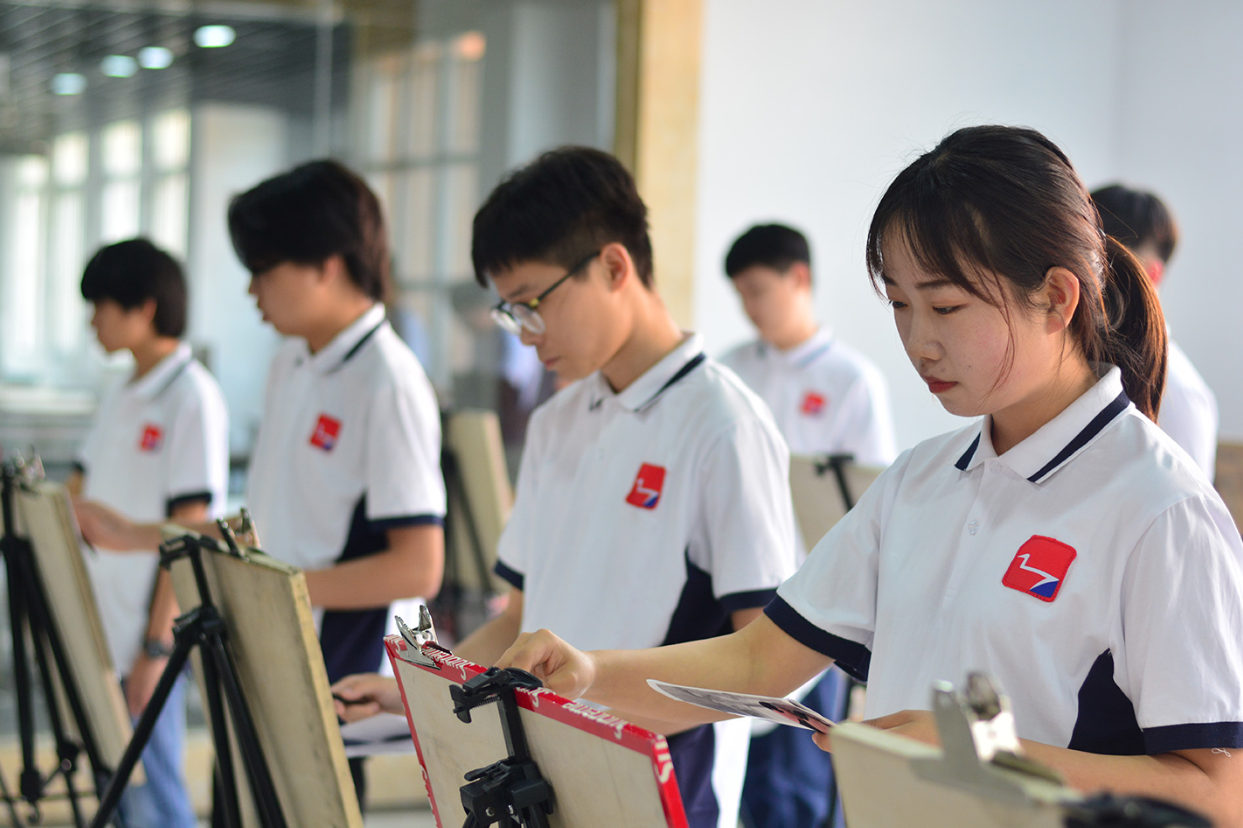 穿衣搭配|进厂打螺丝9块钱一小时,中专生实习叫人心酸,宛如菜市场挑白菜