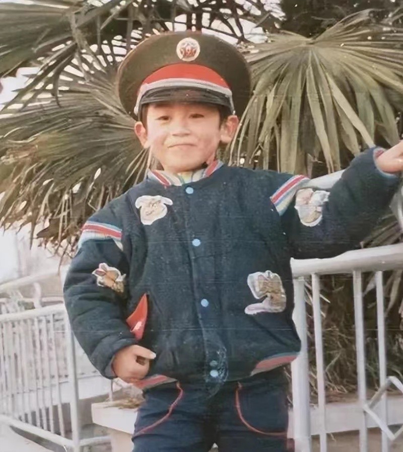 和相恋9年的女友分手，转身娶了陈思诚前女友，结婚10年恩爱如初