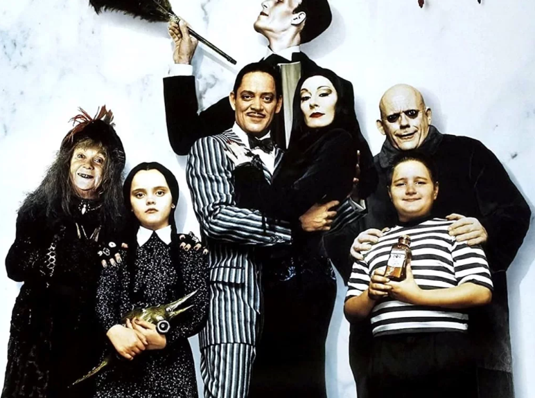 亚当斯一家|女星丽莎·洛林吸烟后不省人事,家人决定拔管放弃治疗,终年64岁