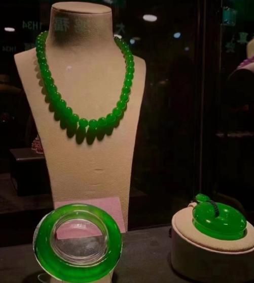 上海珠宝展,6.5亿元的翡翠亮瞎眼