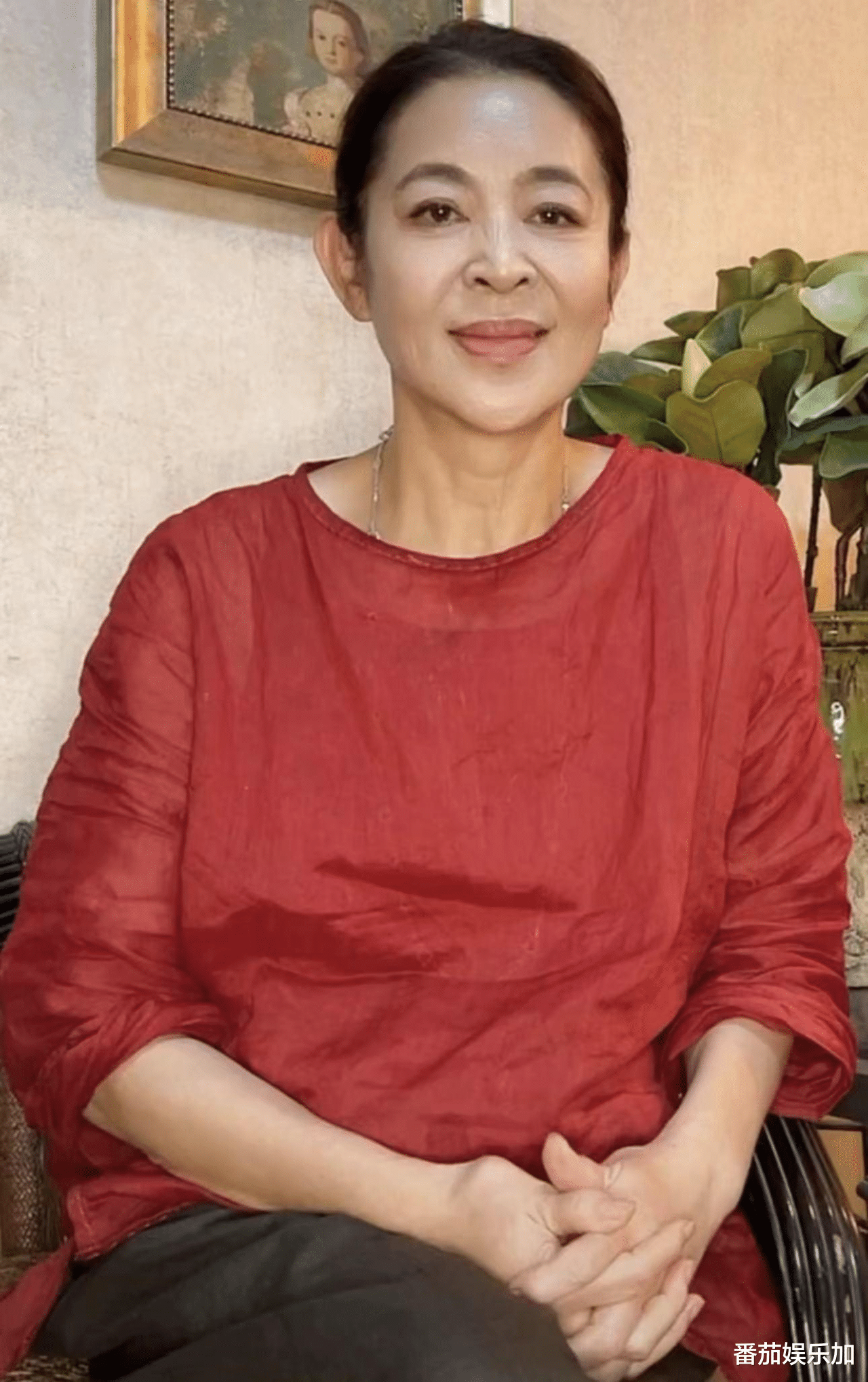 45岁刘涛和64岁倪萍录央视节目,“打针脸”和“自然老”一目了然