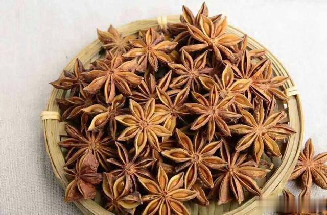 没想到,厨房里最常用的东西有“剧毒”,看完后赶紧扔掉,别乱用