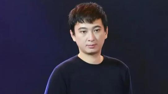 空气刘海 王思聪花万元理发！空气刘海太违和，气质被嘲像十块钱的洗剪吹