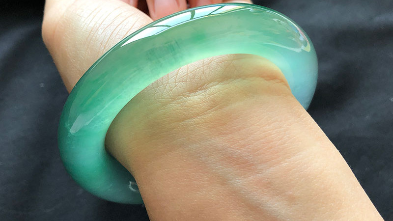 探索芙蓉种翡翠：淡雅脱俗的珍稀之美