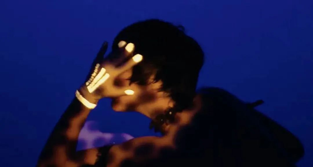 被封杀后,Angelababy国外复出!网友:人脸都变了…