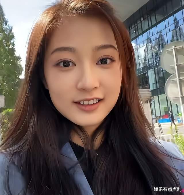 东方卫视|冯琳自曝主持东方卫视跨年晚会后, 父母满小区炫耀自己, 原因超搞笑