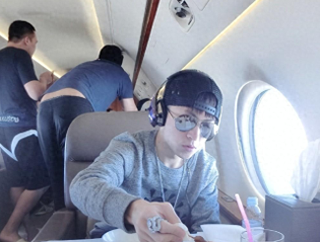 手戴1000多万名表,坐拥3.6亿私人飞机,“沪上皇”秦奋啥来头?