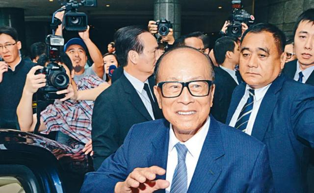 郭晶晶独自带3娃逛街,却一个保镖都没有,这就是霍家的厉害之处