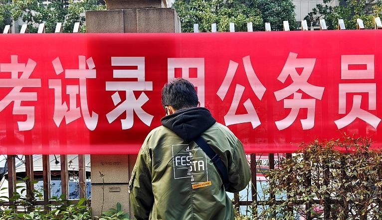 素质教育|为何九成人考不上编制?老领导一番话,扯下了铁饭碗的“遮羞布”