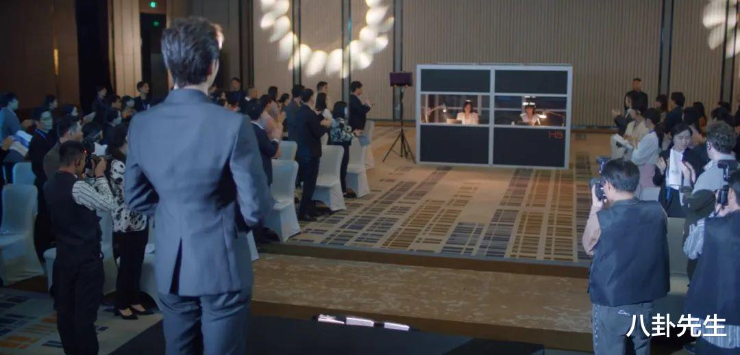 宋茜在新剧里演翻译专家,职场戏悬浮,跟陈星旭的爱情线太俗套