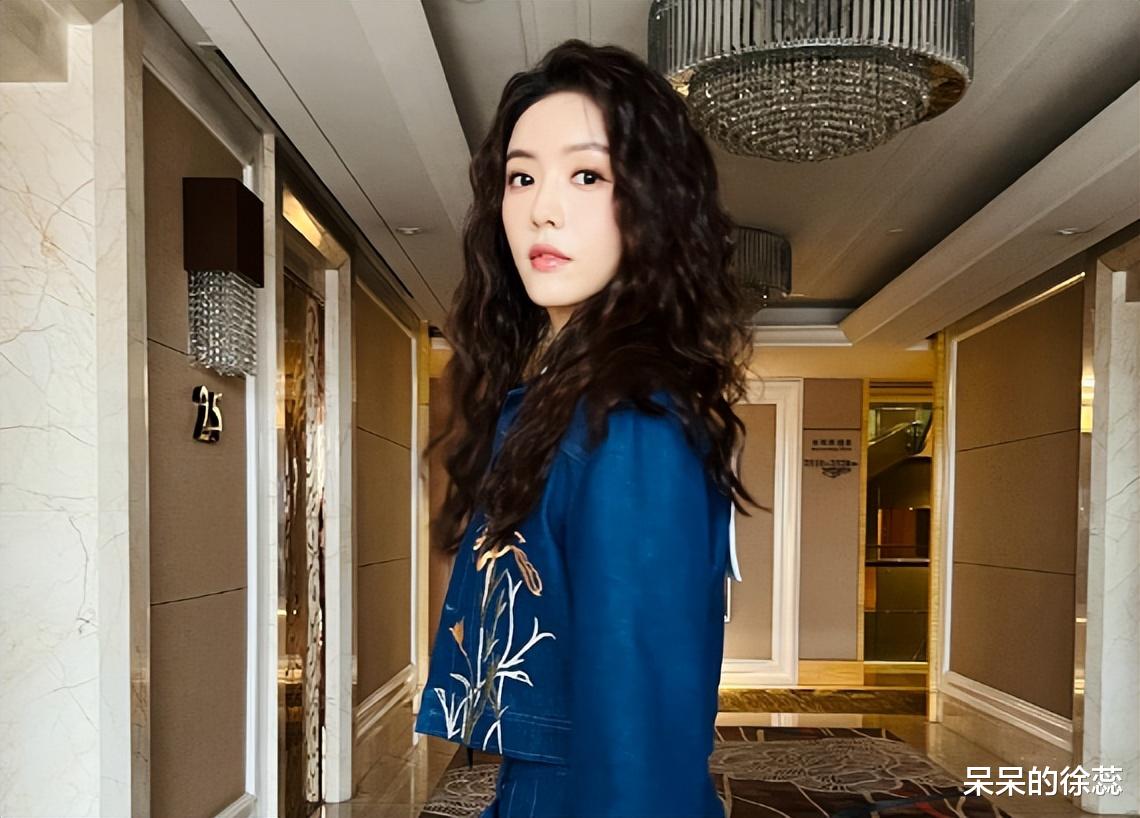 《奔跑吧》一期大爆,冲着白鹿去看的,却对33岁的她挪不开眼!